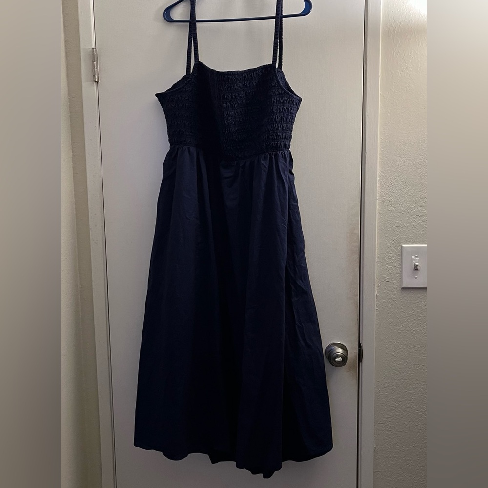 Women’s Old Navy elasticized bodice open back sundress with pockets in size xxl